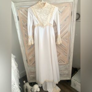 Vintage Alfred Angelo wedding gown. Designed by Edythe Vincent.